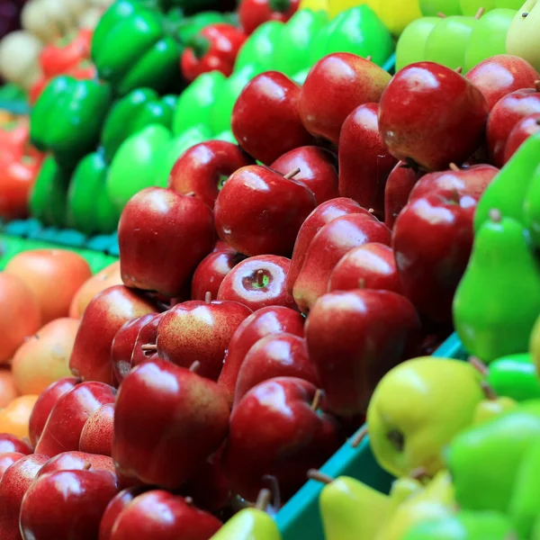 Coloré de pommes artificielles — Photo