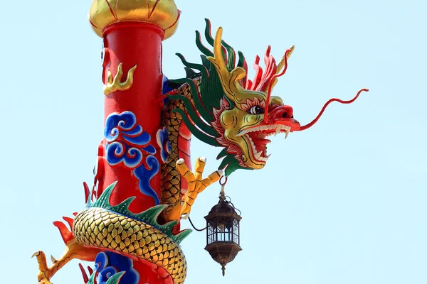 Dragón chino dorado —  Fotos de Stock
