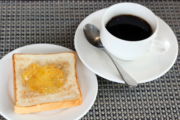 Selai nanas pada roti dan kopi — Stok Foto