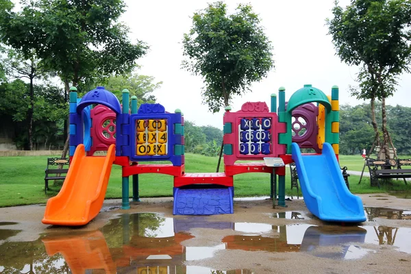 Kleurrijke kinderspeelplaats — Stockfoto
