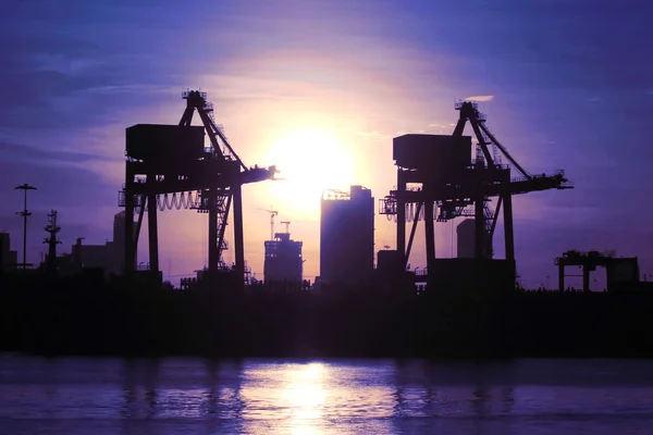 bağlantı noktası ambar kap kargo ve vinç köprü ile