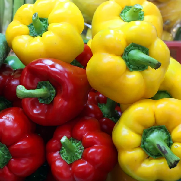 Sweet pepper on market tray — Stock Photo, Image