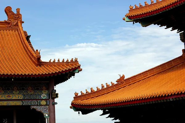 Воротная крыша в китайском стиле — стоковое фото