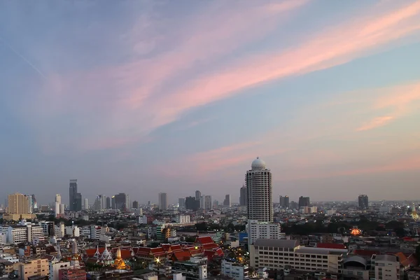 Beautiful sky over the city — Stock Photo, Image