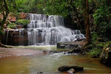 manzara fotoğraf, yeşil ormandaki güzel şelale