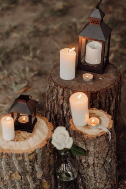 Klasik romantik mumlar. Tonlanmış ve gürültülü görüntü