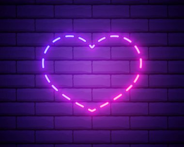 Neon kalp. Tuğla duvar arkasında parlak bir neon tabela ve arka fonu var. Retro pembe neon kalp işareti. Sevgililer Günü için tasarım elemanı. Gece lambası reklamı. Vektör illüstrasyonu