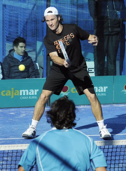 Carlos Moya jugando al pádel en Mallorca — Foto de Stock