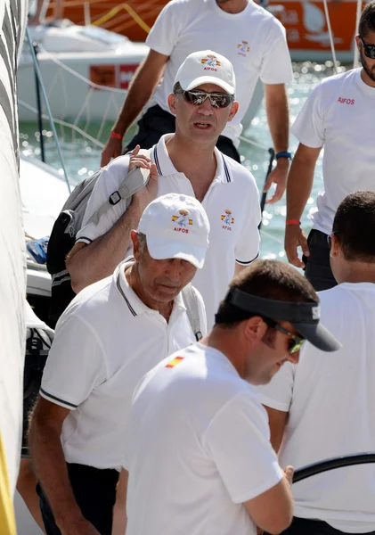 Rey español Felipe VI en la Copa del Rey Vela celebrada en Mallorca, Ago 2014 . — Foto de Stock