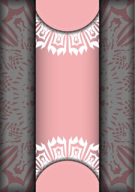 Pembe broşür ve beyaz Hint desenleri basılmaya hazır..