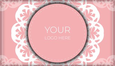 Klasik beyaz süslemeleri tipografi için hazırlanmış pembe renkli tebrik broşürü.