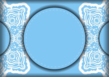 Tebrik etmek için mavi renkli ve Hint beyazı süslemeli broşür..