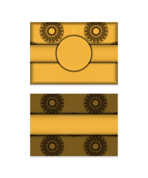Cartão Postal Amarelo Com Ornamento Marrom Grego Para Seu Design — Vetor de Stock