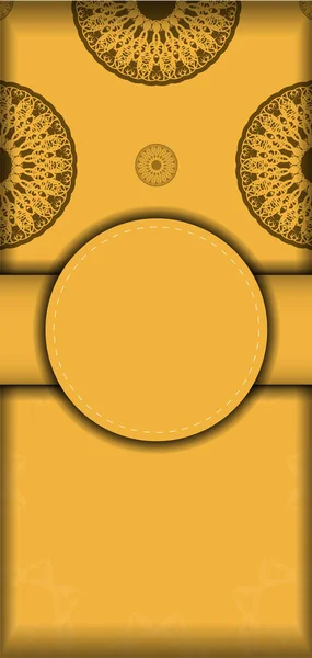Żółta Kartka Indyjskim Brązowym Wzorem Dla Gratulacji — Wektor stockowy