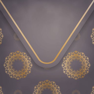 Tebrik etmek için kahverengi renkli broşür ve soyut altın aksesuar..