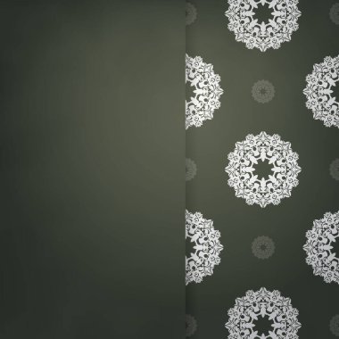 Markanız için Yunan beyaz süslemeleri içeren koyu yeşil broşür.