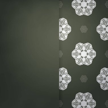 Markanız için klasik beyaz süslemeleri olan koyu yeşil broşür..