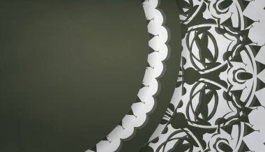 Koyu yeşil arkaplan, mandala beyaz süslemesi ve logo veya metin için yer