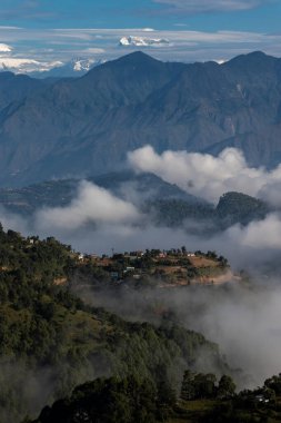 Pokhara 'daki güzel dağ sıraları ve dağlar Bhairabsthan Tapınağı, Bhairabsthan, Palpa, Nepal