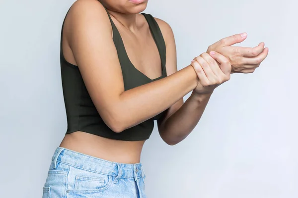 Schnappschuss Einer Jungen Schlanken Frau Die Ein Handgelenk Der Hand — Stockfoto