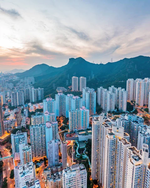 Vista Aérea Del Paisaje Urbano Hong Kong Cerca Icónica Montaña —  Fotos de Stock