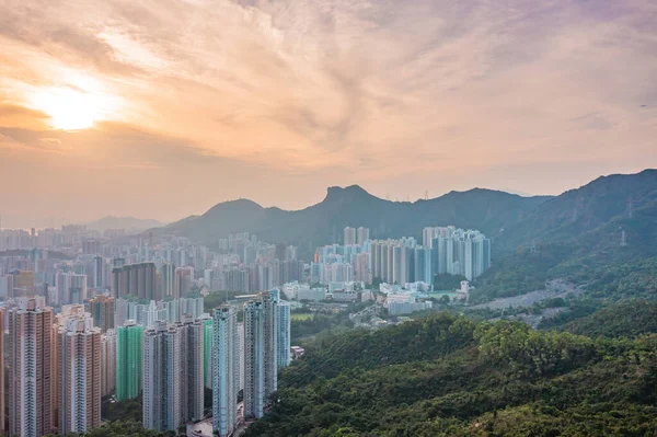 Hong Kong Ikonik Lion Rock Dağı Yakınlarındaki Şehir Manzarası Panorama — Stok fotoğraf