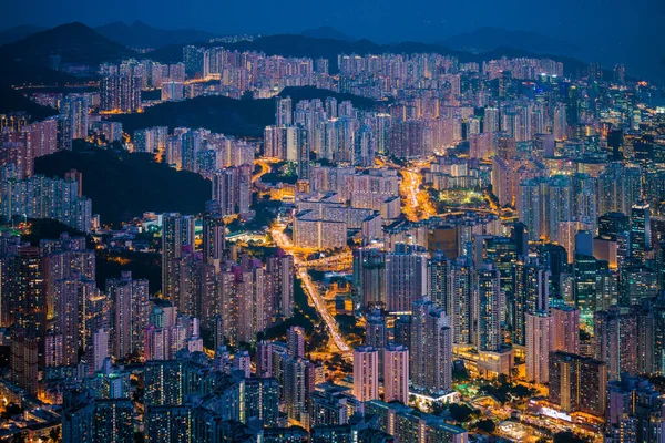 ダウンタウン九龍 香港の住宅地の夜景 サイバーパンクカラートーン — ストック写真