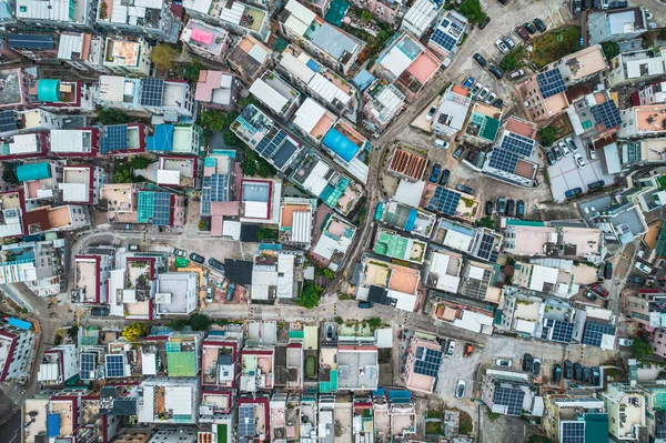Hong Kong, Sai Keng 'deki renkli köyün insansız hava aracı görüntüsü inanılmaz. Geometri arkaplanını engelle