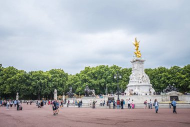 Victoria Memorial, Monument to Queen Victoria, square in front of Buckingham Palace, UK