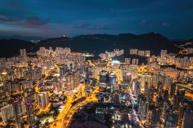 Kowloon, Towakwa ve Hung Hom Area, Hong Kong, Asya şehir merkezinin destansı gece manzarası.