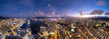 Kowloon, Towakwa ve Hung Hom Area, Hong Kong, Asya şehir merkezinin destansı gece manzarası.