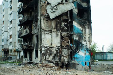 Ukrayna 'da savaş, şehir, roketler evleri ve arabaları vurdu, Irpen, Bucha, Borodyanka,
