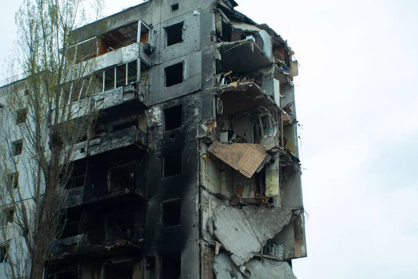 Guerre Ville Après Bombardement Des Roquettes Ont Frappé Des Maisons Photo De Stock