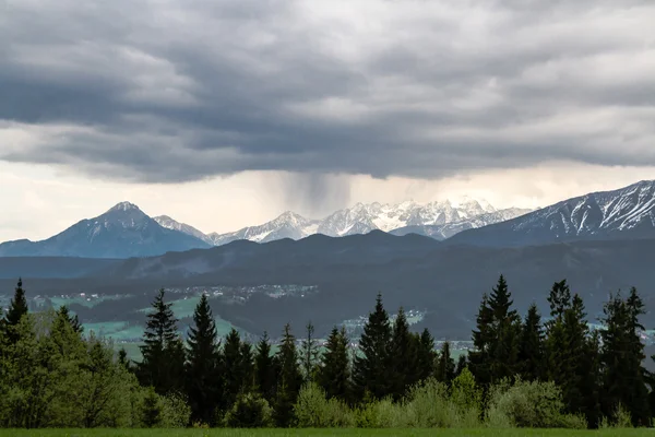 Deszczu w górach — Zdjęcie stockowe