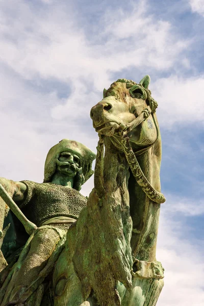Statues Heros square — Stock Photo, Image