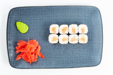 Japon ulusal mutfağı beyaz arka planda izole edilmiş.