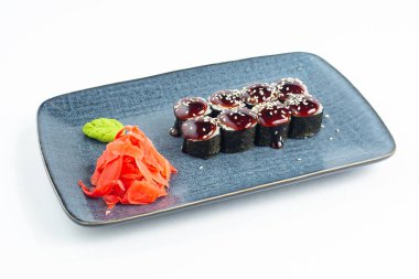 Japon ulusal mutfağı beyaz arka planda izole edilmiş.