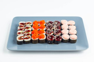 Japon ulusal mutfağı beyaz arka planda izole edilmiş.