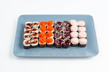 Japon ulusal mutfağı beyaz arka planda izole edilmiş.