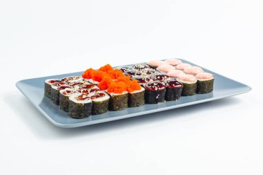 Japon ulusal mutfağı beyaz arka planda izole edilmiş.