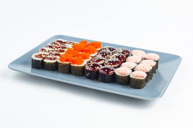 Japon ulusal mutfağı beyaz arka planda izole edilmiş.