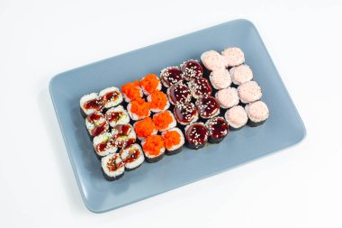 Japon ulusal mutfağı beyaz arka planda izole edilmiş.