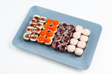 Japon ulusal mutfağı beyaz arka planda izole edilmiş.