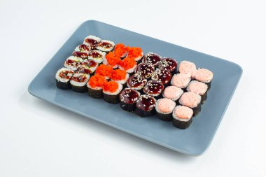 Japon ulusal mutfağı beyaz arka planda izole edilmiş.