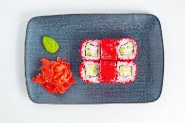 Japon ulusal mutfağı beyaz arka planda izole edilmiş.