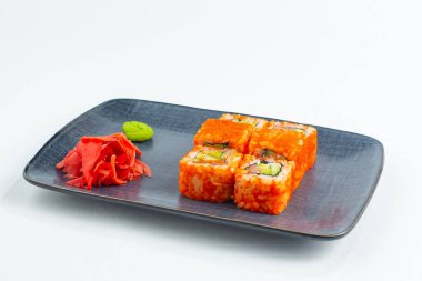 Japon ulusal mutfağı beyaz arka planda izole edilmiş.