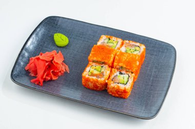 Japon ulusal mutfağı beyaz arka planda izole edilmiş.