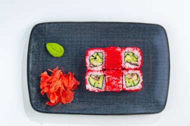 Japon ulusal mutfağı beyaz arka planda izole edilmiş.