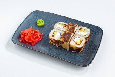 Japon ulusal mutfağı beyaz arka planda izole edilmiş.