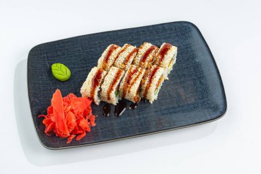 Japon ulusal mutfağı beyaz arka planda izole edilmiş.